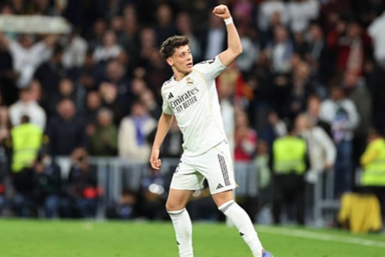 Real Madrid đè bẹp Elche 4-1: Siêu phẩm 60m của Arda Guler làm nổ tung Bernabeu
