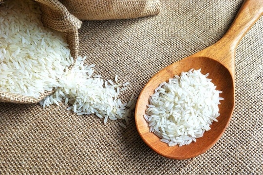 Giá lúa gạo hôm nay 13/3: Lúa OM 18 giữ mức 6.100 đồng/kg, thị trường gạo trầm lắng