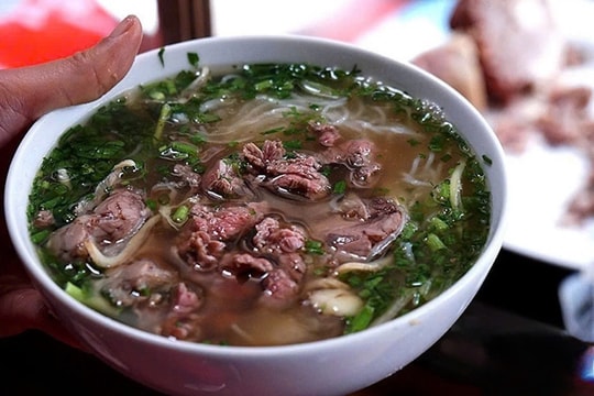 Giá xăng tăng đẩy giá bún phở tại Hà Nội tăng thêm 5.000 đồng