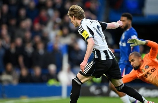 Newcastle gieo sầu cho Chelsea: Anthony Gordon định đoạt trận đấu tại Stamford Bridge