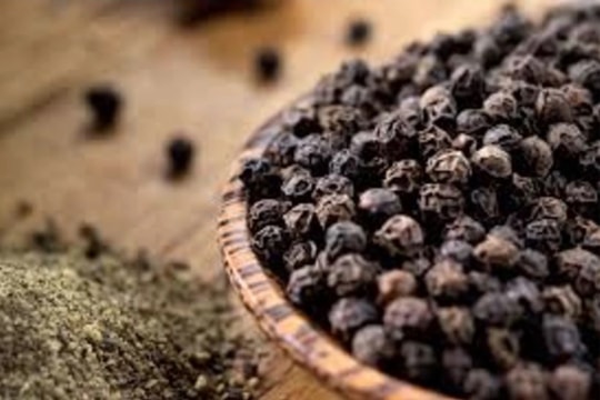 Giá tiêu hôm nay 13/3: Thị trường trong nước giảm mạnh tới 2.500 đồng/kg