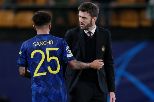 Michael Carrick thiết lập kỷ luật thép tại Man United qua thông điệp về Mason Mount và Jadon Sancho