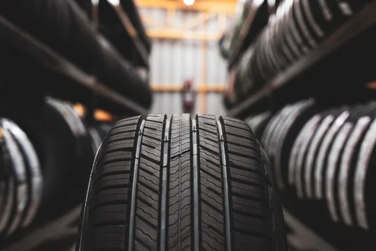 Hệ thống cảm biến áp suất lốp TPMS: Lỗ hổng bảo mật cho phép theo dõi ô tô từ xa
