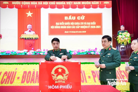 Cán bộ, chiến sĩ tỉnh Nghệ An bỏ phiếu bầu cử đại biểu Quốc hội khóa XVI và Hội đồng nhân dân các cấp nhiệm kỳ 2026 - 2031