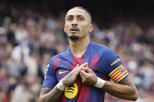 Raphinha lập hat-trick hủy diệt Sevilla: Đẳng cấp thủ quân và cuộc đổ bộ Top 10 Pichichi