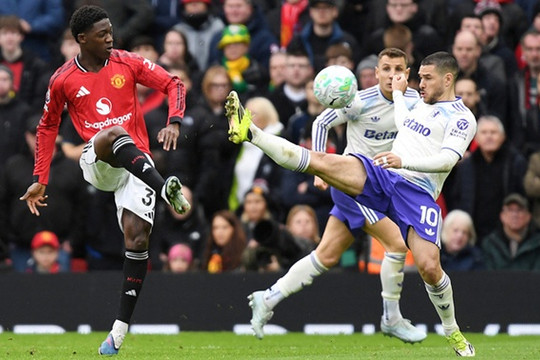 Michael Carrick hồi sinh Kobbie Mainoo: Cỗ máy đếm nhịp đưa Man Utd áp sát Champions League