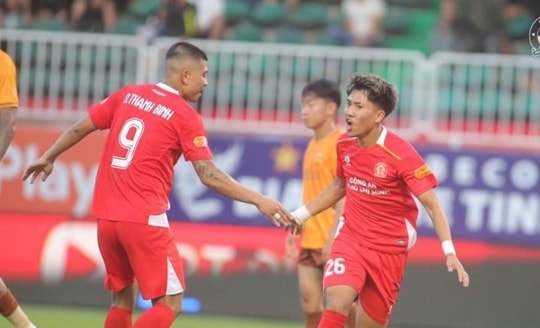 HLV Kim Sang-sik trực tiếp dự khán màn tỏa sáng của tài năng Việt kiều Khoa Ngô