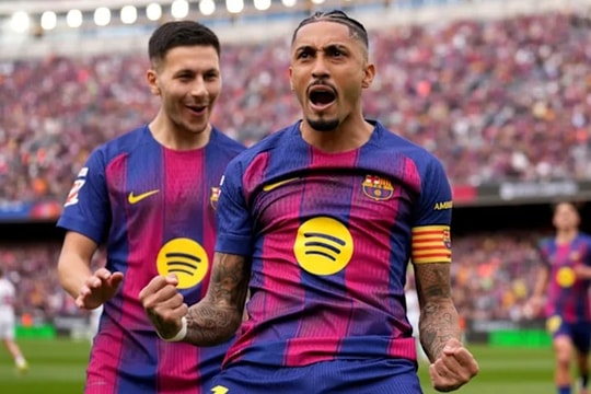 Barcelona đè bẹp Sevilla 5-2: Raphinha lập hat-trick và Gavi tái xuất đầy cảm xúc