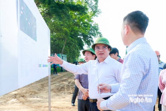 Phó Chủ tịch UBND tỉnh Nghệ An Phùng Thành Vinh kiểm tra, đôn đốc tiến độ giải ngân các dự án đầu tư công khu vực miền Tây