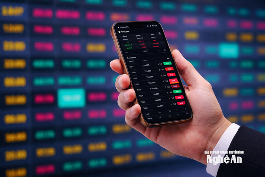 Cổ phiếu ngân hàng khởi sắc, VN-Index tiếp đà tăng