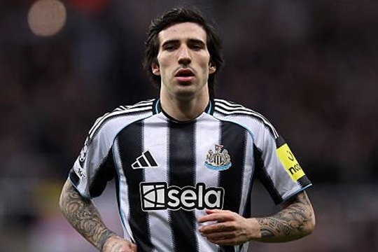 Manchester United nhắm 4 tiền vệ thay thế Casemiro, Rafael Leao lọt tầm ngắm Ngoại hạng Anh