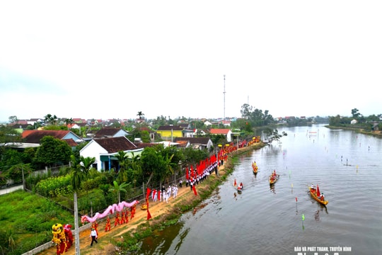 Tưng bừng khai hội Đền Đức Hoàng tại xã Giai Lạc