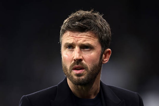 HLV Carrick giải bài toán pressing của Bournemouth bằng 'vũ khí' Amad Diallo