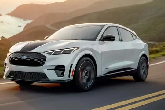 Ford Mustang Mach-E 2026: Tích hợp Apple CarPlay chuyên sâu giúp tối ưu quá trình sạc pin