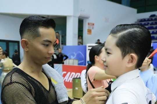 Kubi con trai Phan Hiển: Từ cậu bé nhỏ nhắn đến đối thủ chiều cao của bố