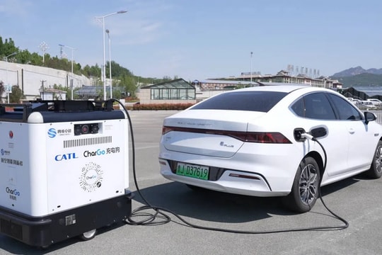 Robot sạc di động cho xe điện: Giải pháp đột phá tại các đô thị Trung Quốc