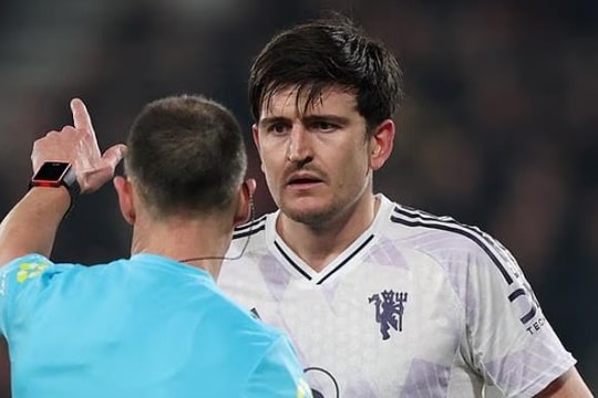 Harry Maguire: Từ niềm vui lên tuyển đến tấm thẻ đỏ tai hại trước Bournemouth