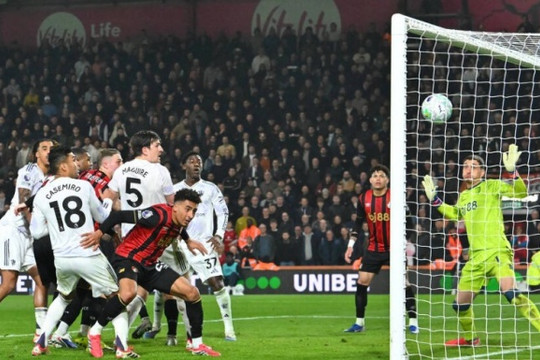 Man Utd đánh rơi chiến thắng tại Vitality: Thẻ đỏ nghiệt ngã và tranh cãi VAR đỉnh điểm