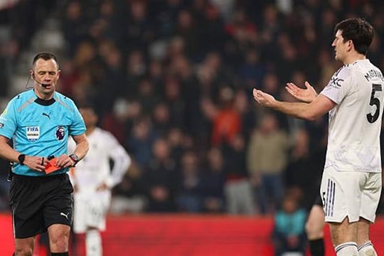 Man Utd đánh rơi chiến thắng trước Bournemouth: Maguire nhận thẻ đỏ và căn bệnh tự hủy