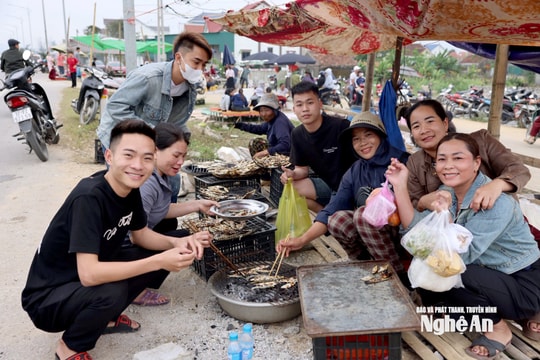 Cá trích nướng Nghệ An bất ngờ “gây sốt” mạng xã hội, đông đảo thực khách tìm đến trải nghiệm