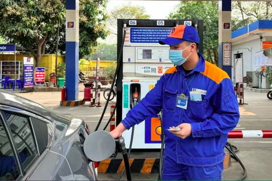Giá xăng dầu hôm nay 22/3: Dầu Brent áp sát 119 USD/thùng vì căng thẳng Trung Đông