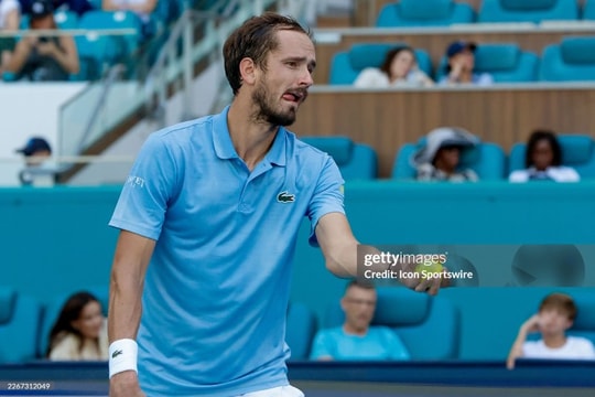 Miami Open: Daniil Medvedev ngược dòng nhọc nhằn trước đối thủ hạng 164 thế giới