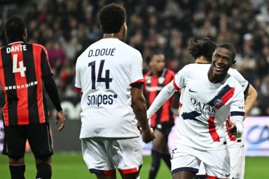 Nuno Mendes rực sáng, PSG đè bẹp Nice 4-0 để xây chắc ngôi đầu Ligue 1