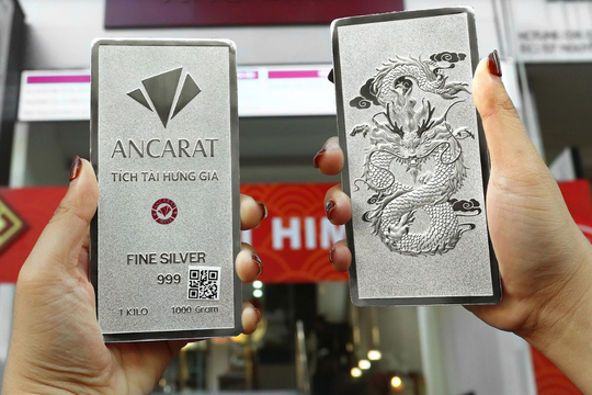 Giá bạc hôm nay 22/3 giảm mạnh về 69,63 USD/ounce dưới áp lực từ lợi suất trái phiếu Mỹ