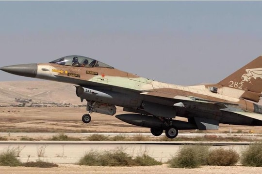 Iran tuyên bố bắn hạ tiêm kích F-16 của Israel trên không phận miền trung