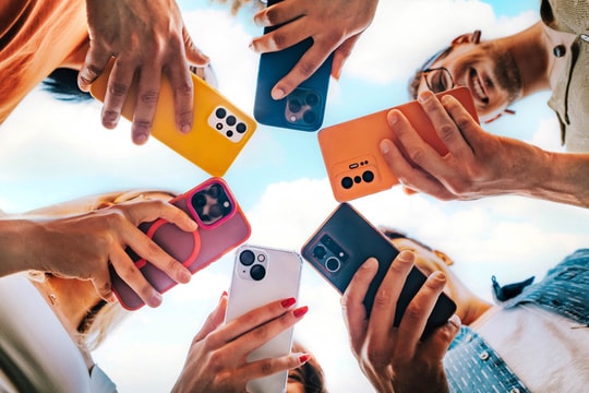 Tốp 5 smartphone pin khủng nhất năm 2026: Lựa chọn lý tưởng cho người hay di chuyển