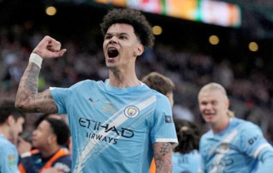 Cú đúp của hậu vệ trái Nico O'Reilly giúp Man City vô địch Carabao Cup 2026