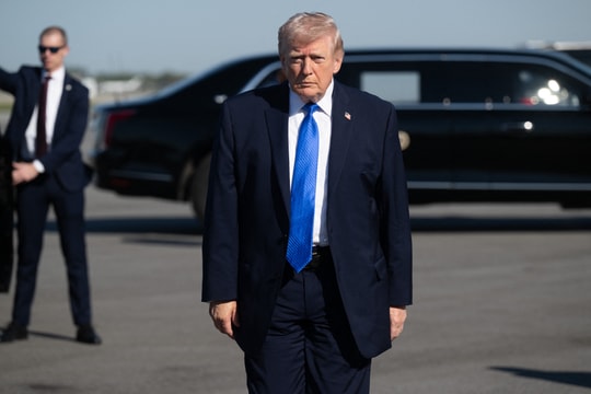 Iran dội tên lửa vào Israel, gọi tuyên bố đàm phán của ông Trump là "tin giả"