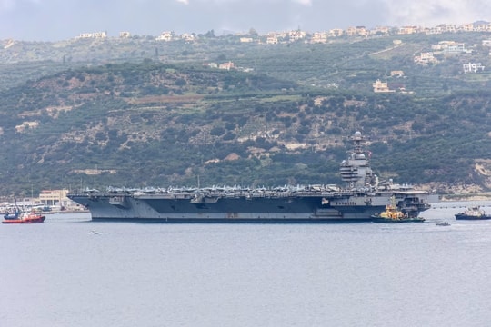 Tàu sân bay USS Gerald R. Ford cập cảng Hy Lạp bảo dưỡng sau sự cố hỏa hoạn