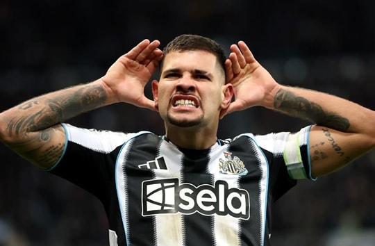 Chuyển nhượng 24/3: MU chốt mua Davies và Guimaraes, Zidane tái xuất ở tuyển Pháp