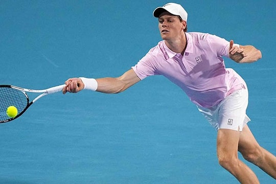 Jannik Sinner hạ gục Moutet tại Miami Open, chính thức xô đổ kỷ lục của Novak Djokovic