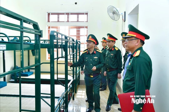 Quân khu 4 kiểm tra, nắm tình hình huấn luyện tại Bộ Chỉ huy Quân sự tỉnh Nghệ An