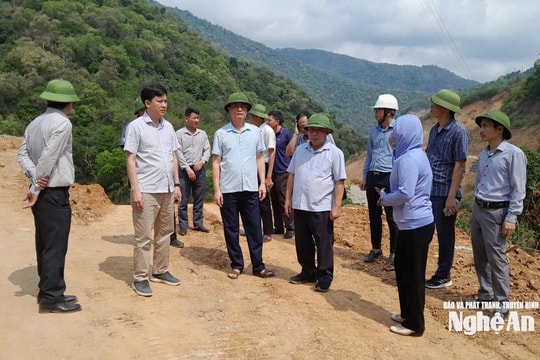 Phó Chủ tịch UBND tỉnh Nguyễn Văn Đệ kiểm tra các khu tái định cư