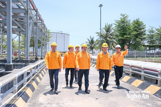 Đoàn công tác tỉnh Nghệ An khảo sát kho cảng LNG Thị Vải