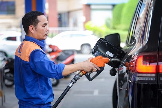 Cập nhật giá xăng dầu chiều nay 25/3/2026: Giá xăng Ron95 giảm gần 4.000 đồng/lít từ 14h hôm nay