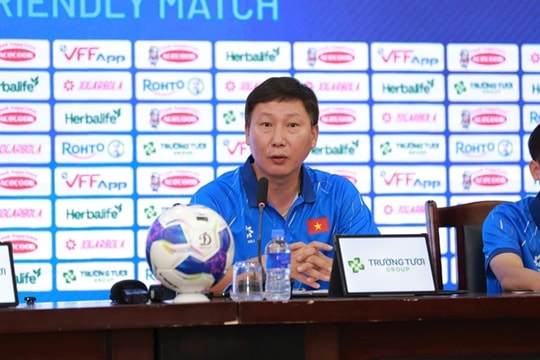 HLV Kim Sang-sik đặt kỳ vọng vào Đỗ Hoàng Hên trước màn tổng duyệt với Bangladesh