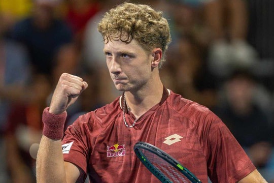 Martin Landaluce lập kỳ tích tại Miami Open: Đàn em Carlos Alcaraz vào tứ kết sau cú sốc Korda