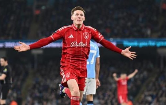 Kế hoạch đại tu hàng tiền vệ Man Utd: Tìm 'Rodri mới' đá cặp cùng Kobbie Mainoo