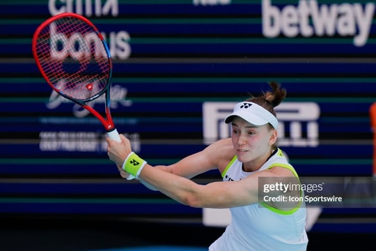Elena Rybakina lội ngược dòng hạ Jessica Pegula tiến vào bán kết Miami Open