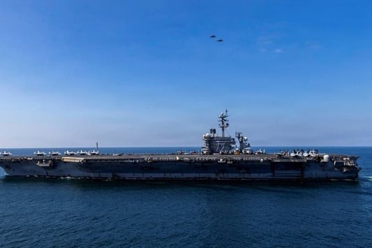 Iran tuyên bố phóng tên lửa Qader tấn công tàu sân bay USS Abraham Lincoln của Mỹ