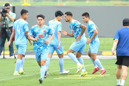 HLV Kim Sang-sik và song sát nhập tịch: Kế hoạch khuất phục Bangladesh tại Hàng Đẫy