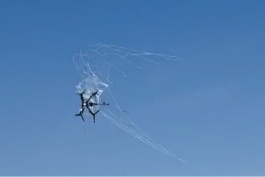 Nga thử nghiệm đạn phóng lưới vô hiệu hóa drone cho súng phóng lựu kẹp nòng