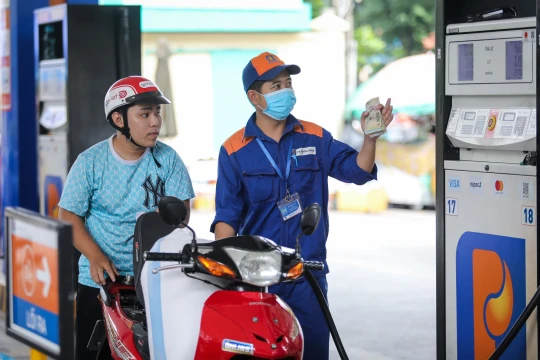 Cập nhật giá xăng dầu hôm nay 27/3/2026: Giá xăng RON 95-III giảm 5.625 đồng/lít