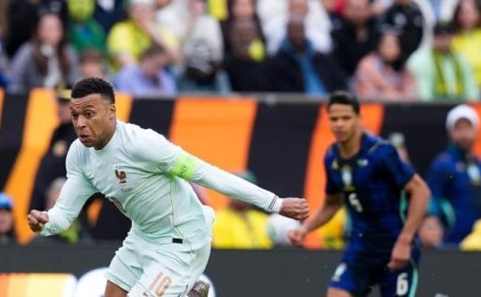 Pháp hạ Brazil 2-1: Mbappe tỏa sáng trong trận cầu 10 người kịch tính