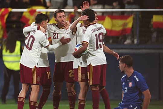 Tây Ban Nha vs Serbia 3-0: Oyarzabal lập siêu phẩm, nhà vô địch phô diễn sức mạnh