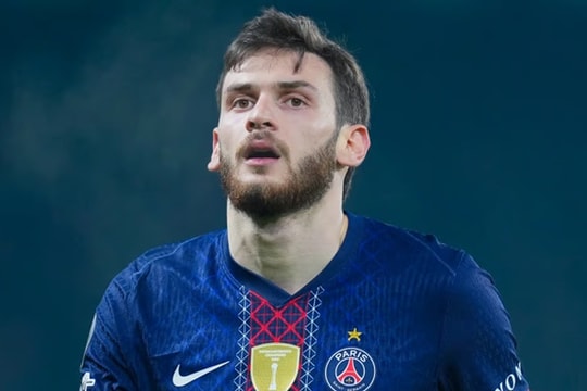 Arsenal quyết tâm chiêu mộ Khvicha Kvaratskhelia: Pháo thủ liệu có thể vượt rào cản PSG?
